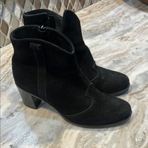 La CANADIENNE Black Heeled Boots Suede